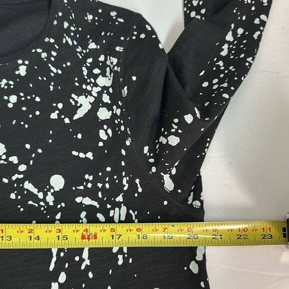 Lisa Todd Long Sleeve Tee Top Pullover Black White Water Splash Spots Print Sz L - Picture 9 of 9